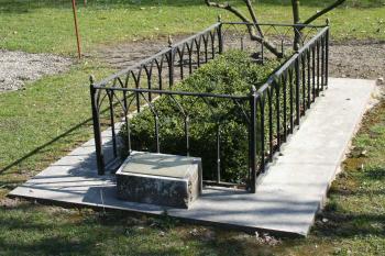 File:Tombe Calvin.jpg - Wikimedia Commons
