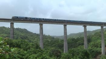 TRAIN ON INDIA's TALLEST BRIDGE : PANVAL VIADUCT : KONKAN RAILWAY's ...