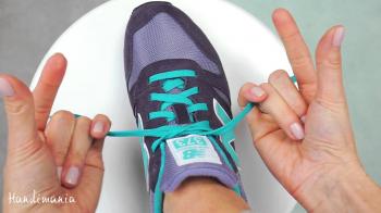 Tie a Shoelace in 2 Seconds - YouTube