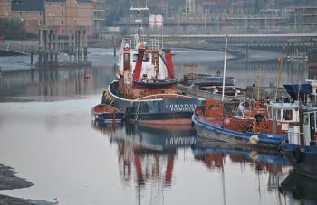 File:Tugboat "Christine" at Chatham Kent UK.jpg - Wikimedia Commons