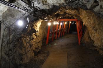 File:Matsushiro Zouzan Underground Shelter 20100919-04.jpg ...