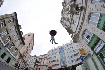 Flying statue of a man with umbrella in Prague - cc0.photo