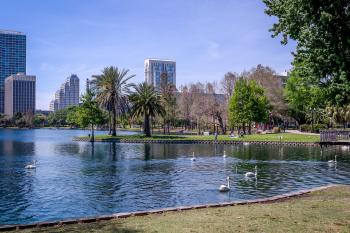 File:Lake Eola Park-4.jpg - Wikimedia Commons