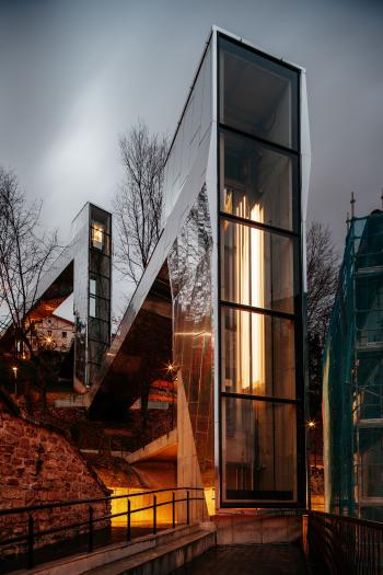 The way through the forest. Urban reconnetion through two public ...