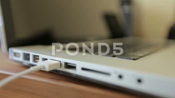 Video: Unplug USB cable to laptop. USB connection, socket closeup ...