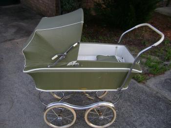 10 Vintage Strollers That Will Haunt Your Dreams