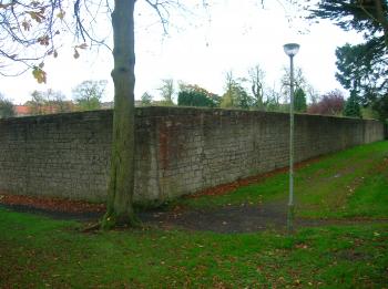 File:Bellfield walled garden.JPG - Wikimedia Commons