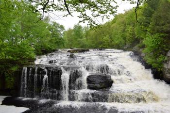 Poconos Waterfalls | Locations, Trails & Attractions