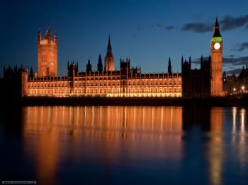 Photo of Palace of Westminster at night