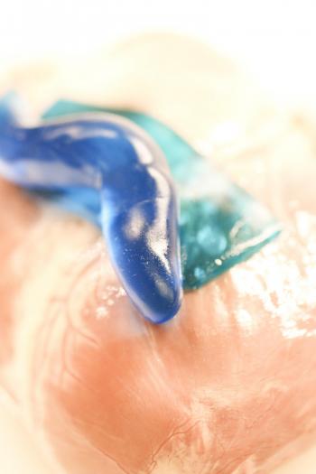 Sticky when wet: Strong adhesive for wound healing
