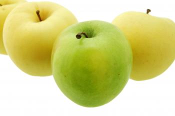 Yellow and green apples