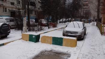 Бетонные блоки в посёлке Лесной Городок
