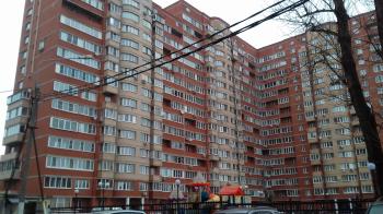 Дом №8 по улице Дзержинского в поселке Кокошкино