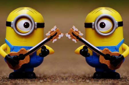 2 Minion Holding Guitar Toy