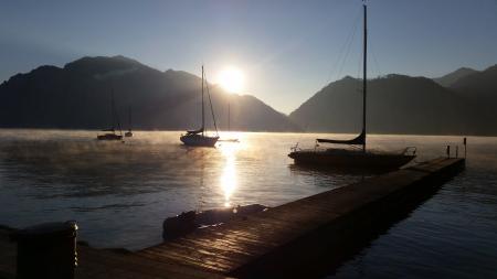 2016_ATT_See mit Segelboot_Sonnenuntergang © Werner Schnetzer