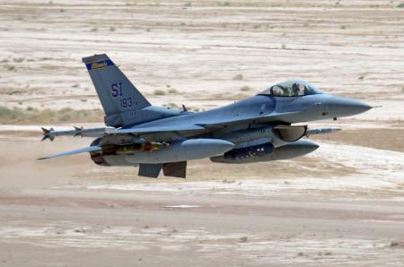 A General Dynamics F-16 