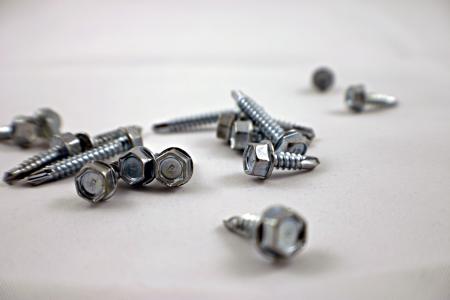 A pile of drill screws