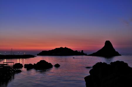 Aci Trezza Faraglioni Sea Dawn Sunset Sicilia Italy Italia - Creative Commons by gnuckx