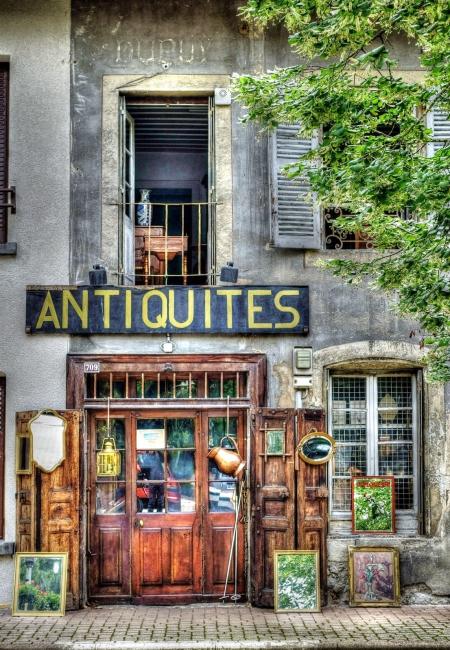 Antiquites Signage