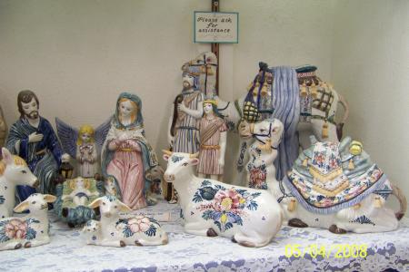 Artistic ceramic souvenirs