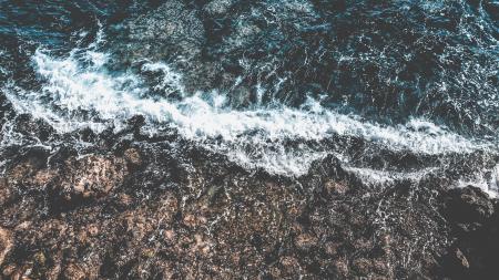 Beach Shore With Beach Wave at Daylight