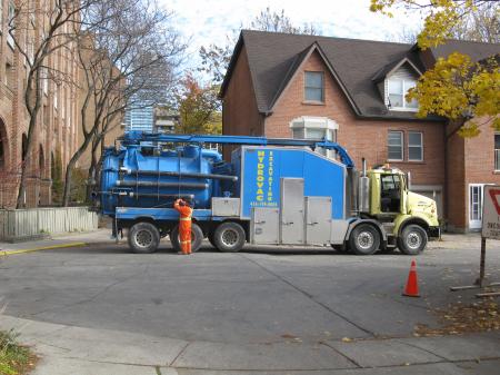 Big vacuum on Douville Court, 2014 11 11 (1)