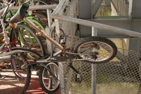 Bikes at AMS Station 18Oct05 - 7