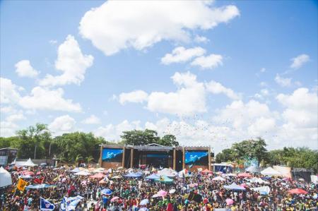 Black and Blue Stage Under Blue Daytime Sky