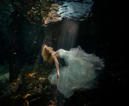 Bride Underwater