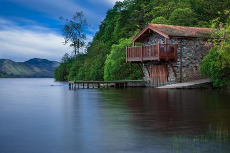 Brown Cottage Near Blue Body of Water during Daytime