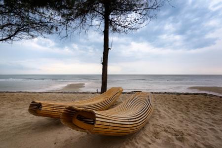 Brown Wooden Windsor Sun Lounger