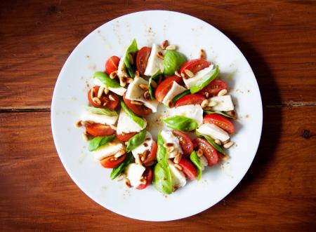 caprese tomato mozzarella salad