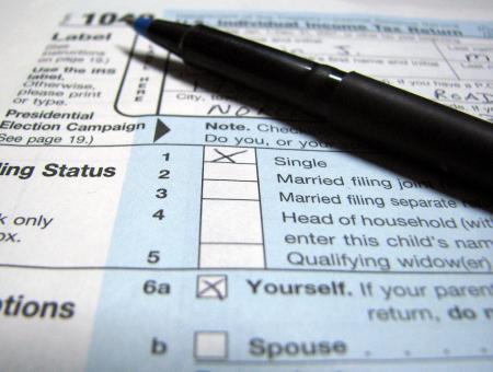 Closeup of a 1040 tax form and a pen