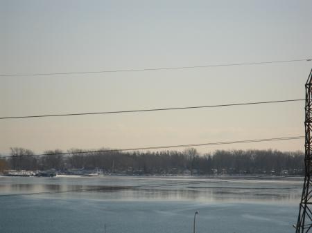 Closeup of Toronto harbour, from H, 2013 02 09 -cj.JPG