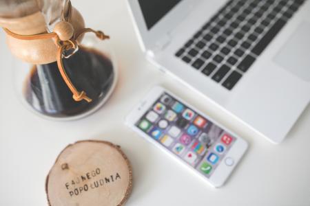 Desk, Coffee Chemex, phone, laptop