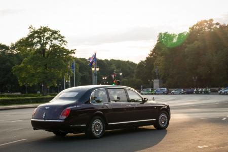 Die Queen auf dem Weg ins Schloss Bellevue