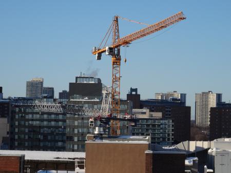 Distant construction cranes on Toronto's skyline, 2015 02 02 (15)