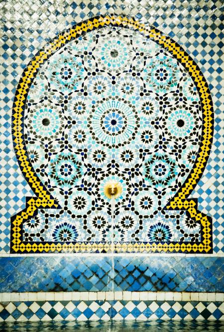 Fountain of tiles