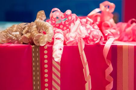 Gift wrapping with ribbons