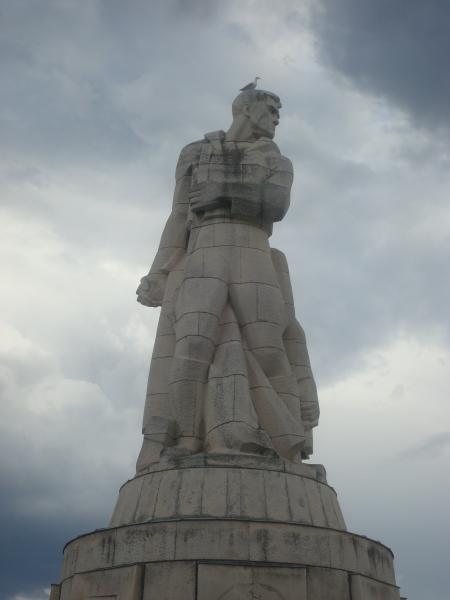 Heroic soldier statue