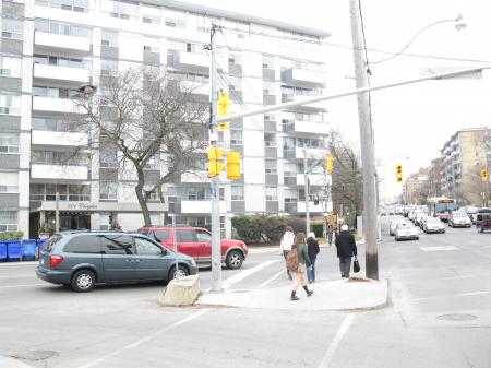 Intersection of Chaplin and Eglinton, 2013 04 09 -an