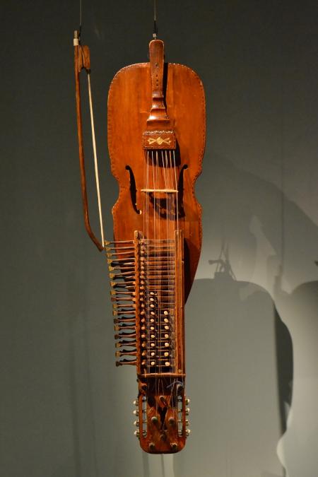 Keyed fiddle
