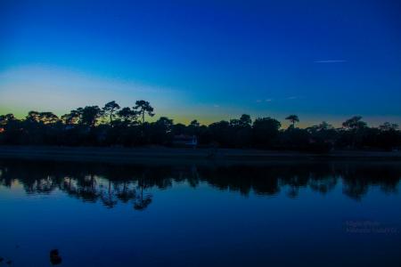 La nuit tombante sur le lac d'Hossegor