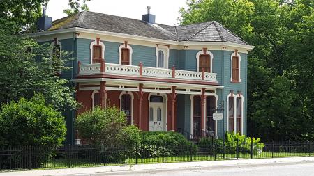 Landscape Photography of Gray and Brown 2 Storey House