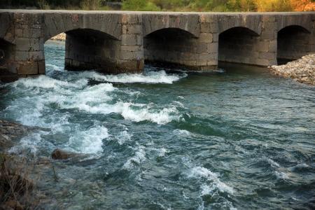 Les vigoureuses eaux de la rivière La Beaume