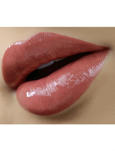 Lips with gloss