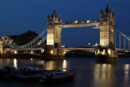 London Gate Bridge at Night