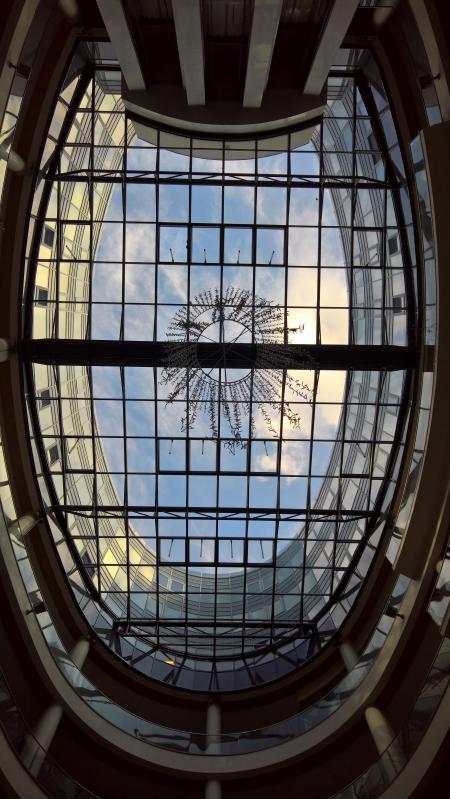 Low Angle Mirror Framed Ceiling Bulding