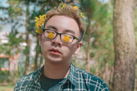 Man Wearing Eyeglasses With Black Frame