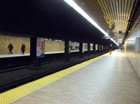 North and south platforms, Spadina TTC, 2013 01 26 -a